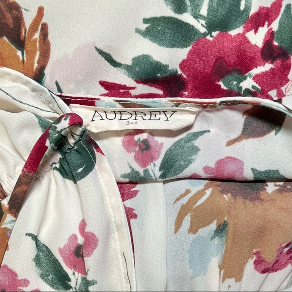 CLOSET SALE Audrey 3 + 1 deep v neck romper with elastic waistband tie - Picture 6 of 7